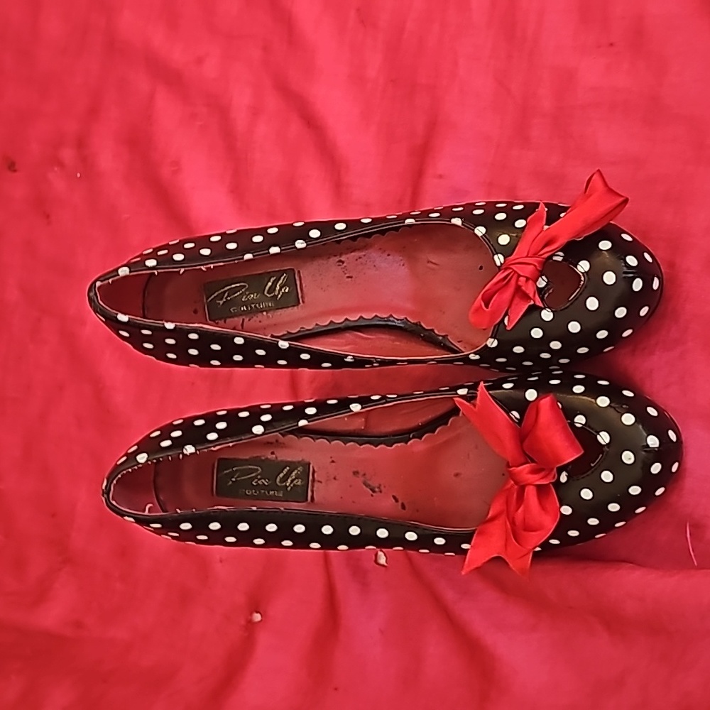 Rarely warn black polka dot hills with red bows on the front.